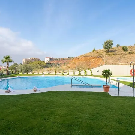 Med Hills 2br Pool Views